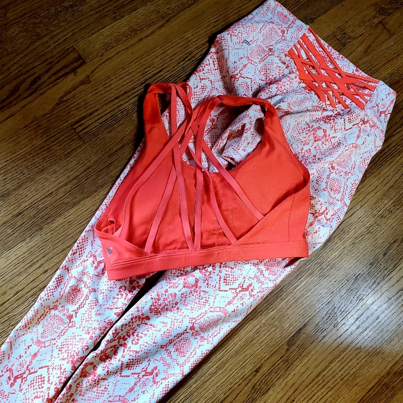 Fabletics Set Coral Snakeskin high-waisted legging - Picture 5 of 10